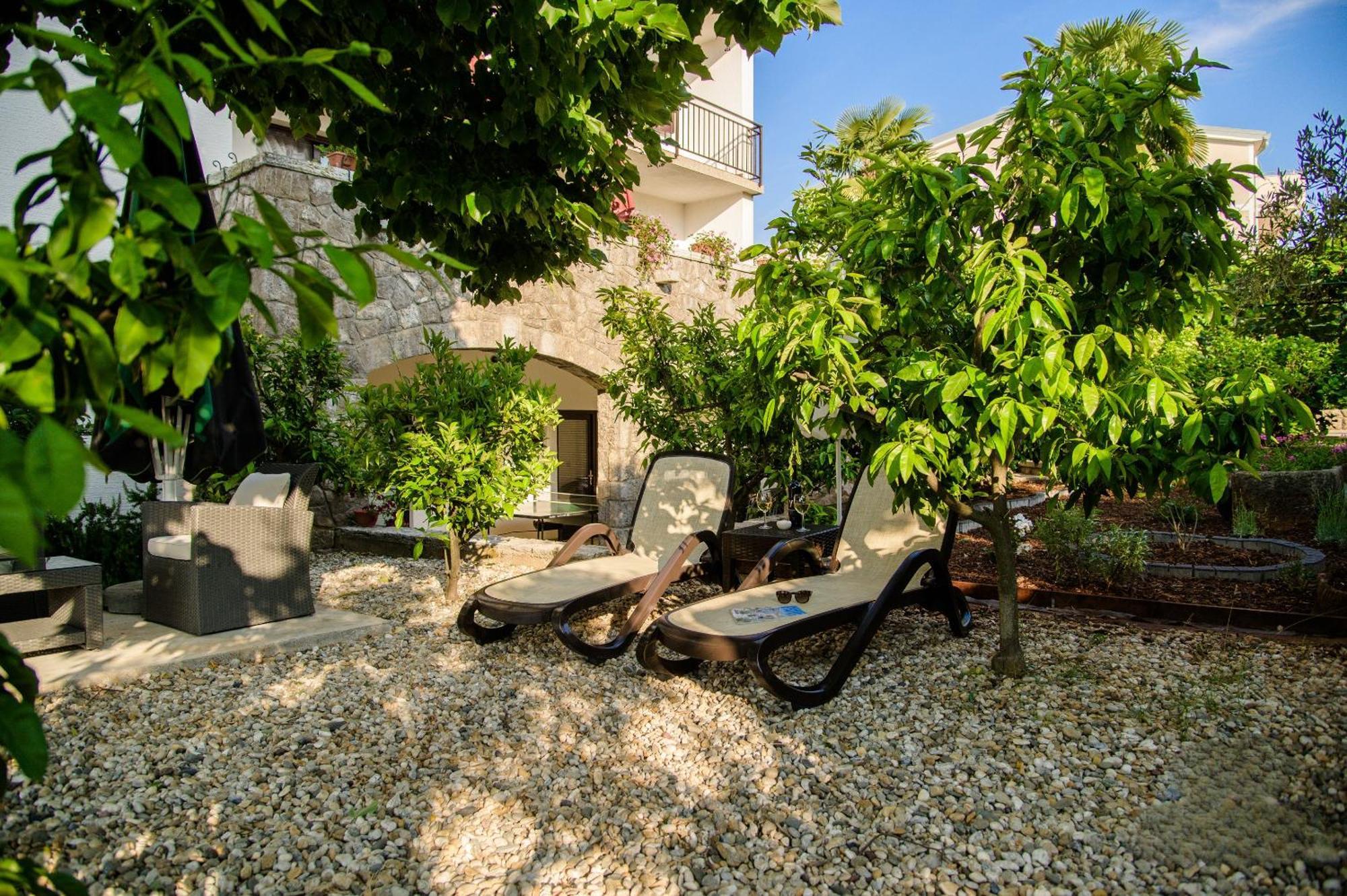 Bubi Apartments Малинска Экстерьер фото
