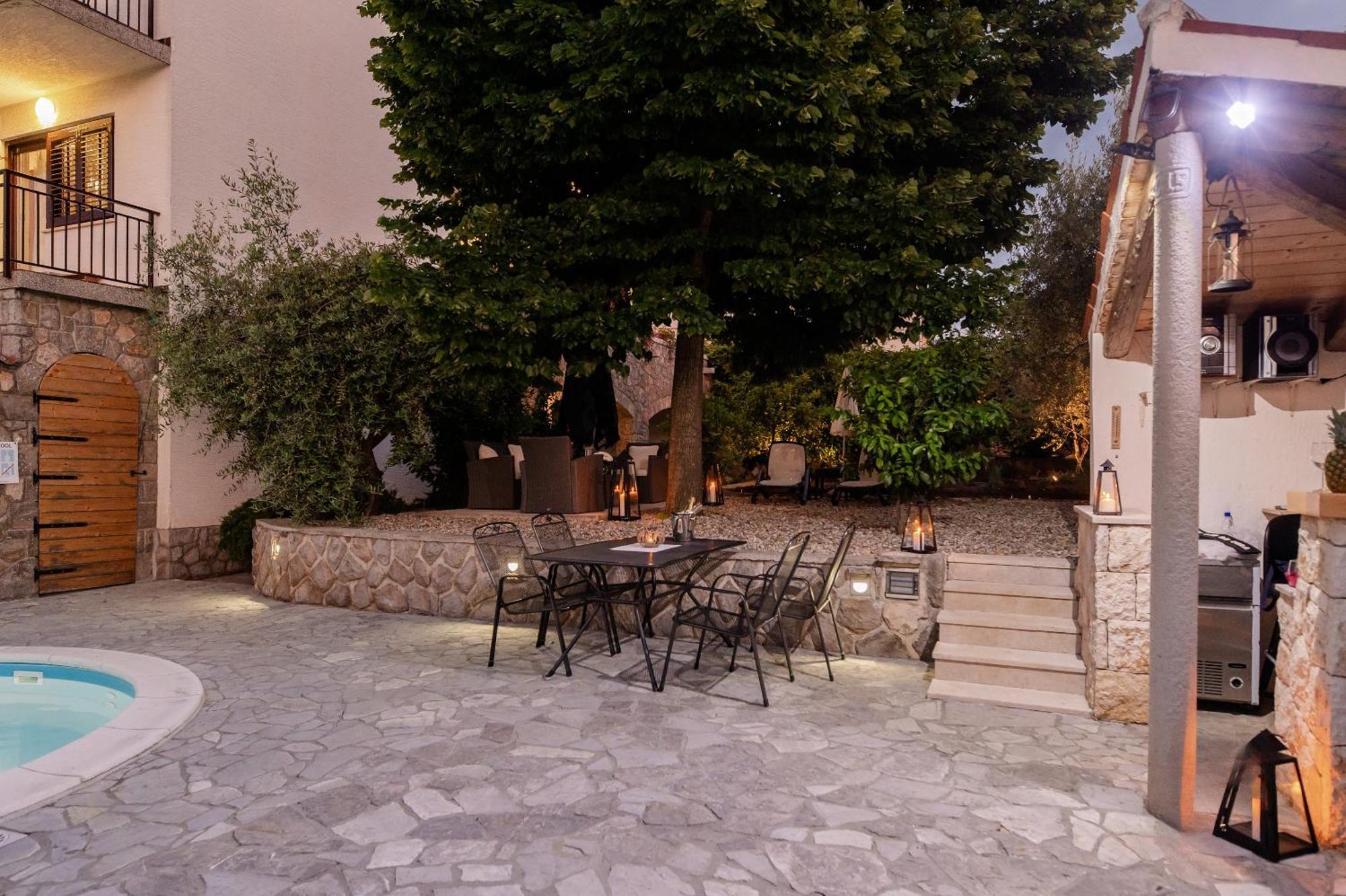 Bubi Apartments Малинска Экстерьер фото