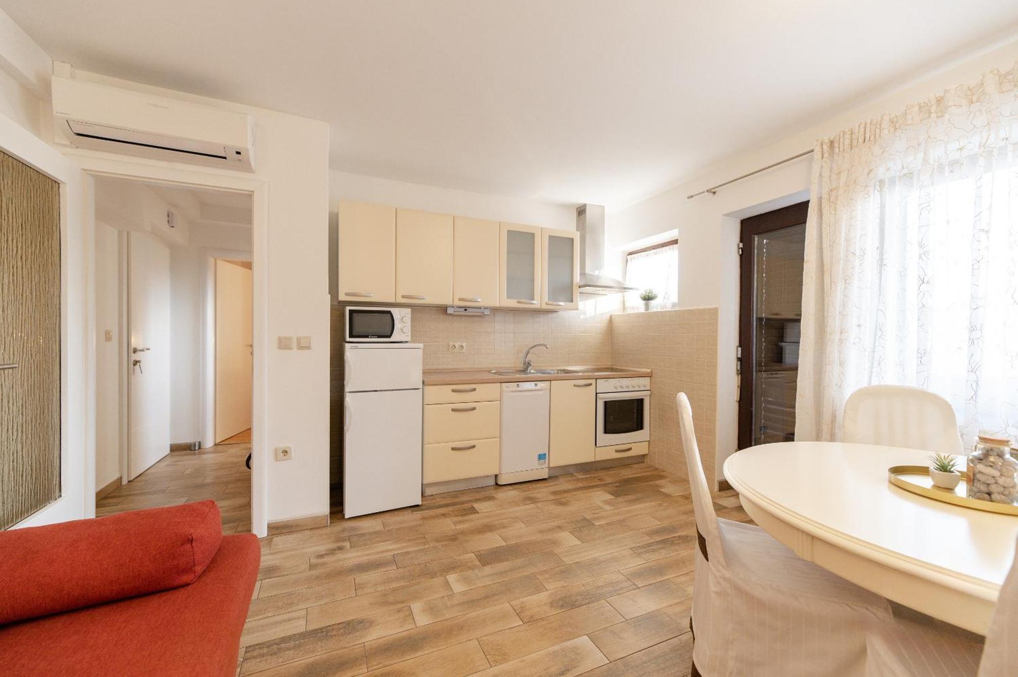 Bubi Apartments Малинска Экстерьер фото