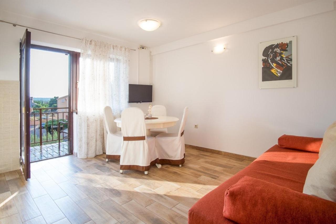Bubi Apartments Малинска Экстерьер фото