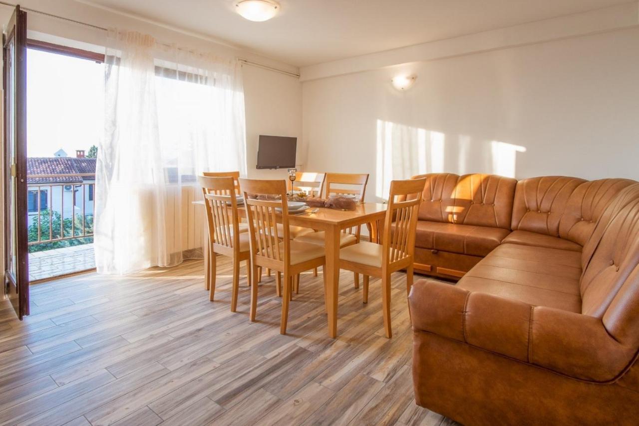 Bubi Apartments Малинска Экстерьер фото