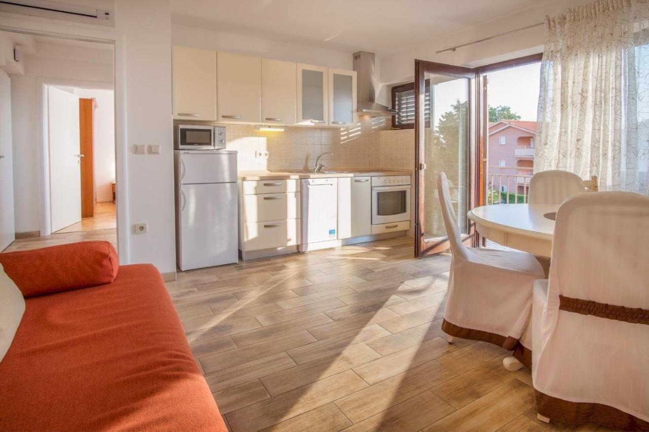 Bubi Apartments Малинска Экстерьер фото