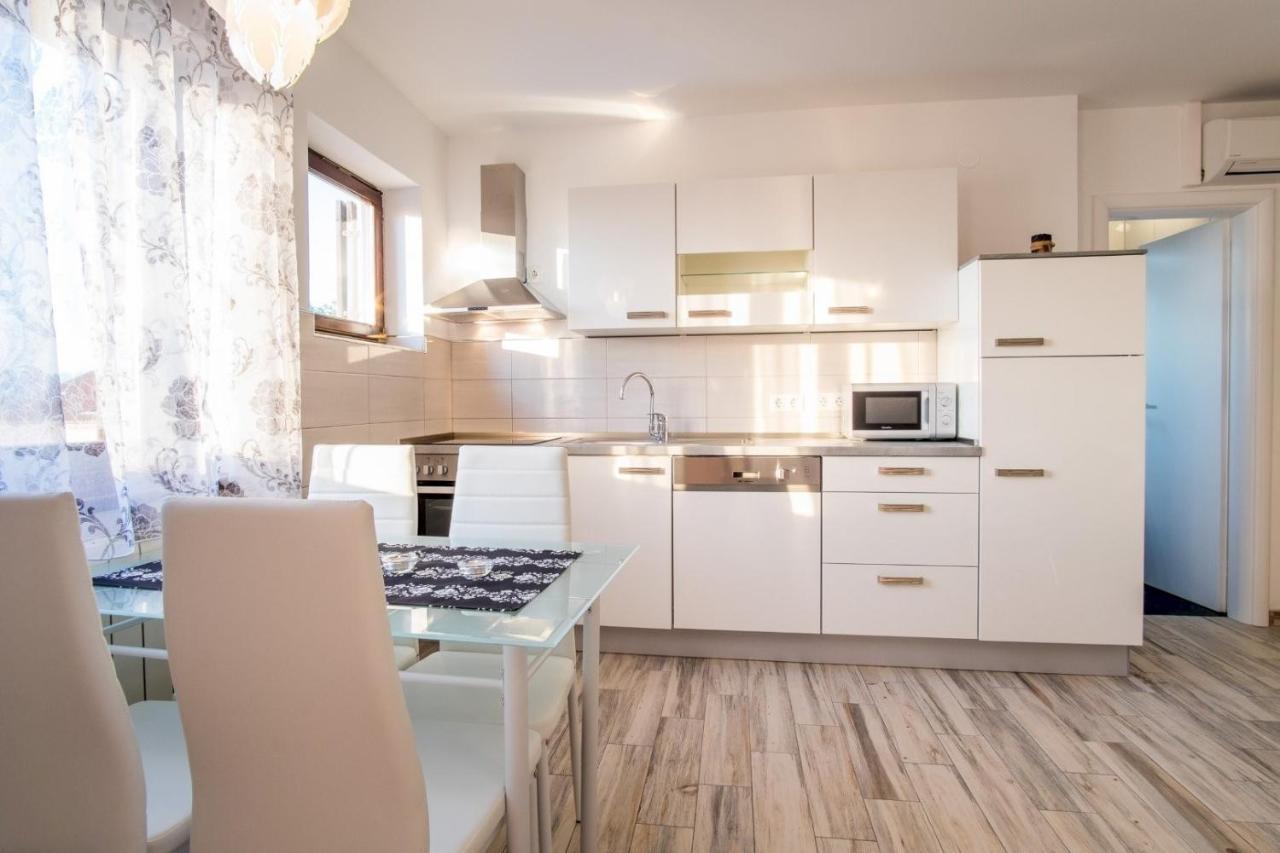 Bubi Apartments Малинска Экстерьер фото