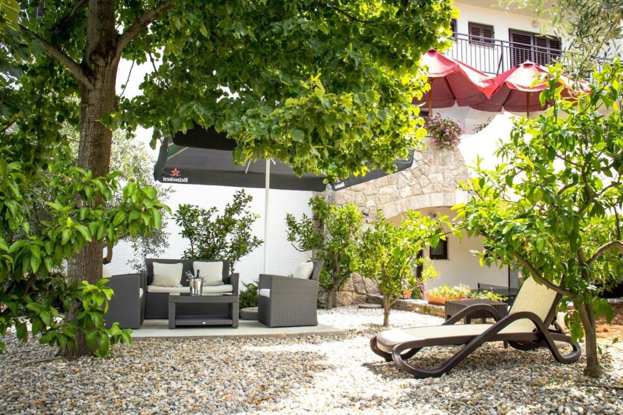 Bubi Apartments Малинска Экстерьер фото