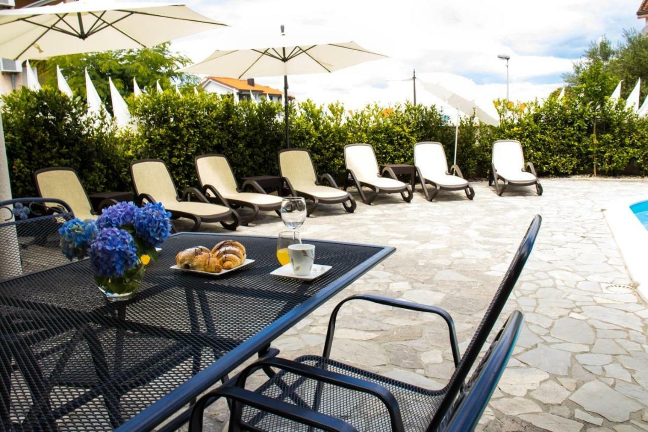 Bubi Apartments Малинска Экстерьер фото